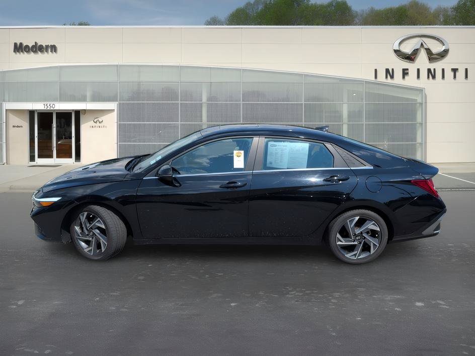 Used 2025 Hyundai Elantra Limited FWD image 6