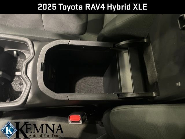 Used 2025 Toyota RAV4 XLE image 21