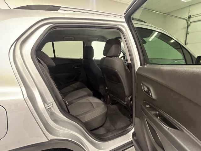 Used 2017 Chevrolet Trax LT AWD/4WD image 33
