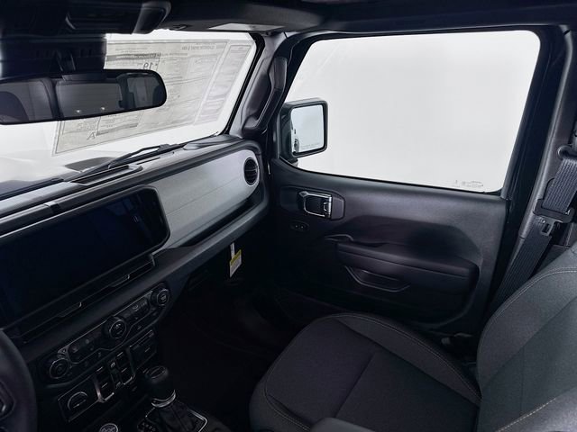 New 2025 Jeep Gladiator Sport image 25