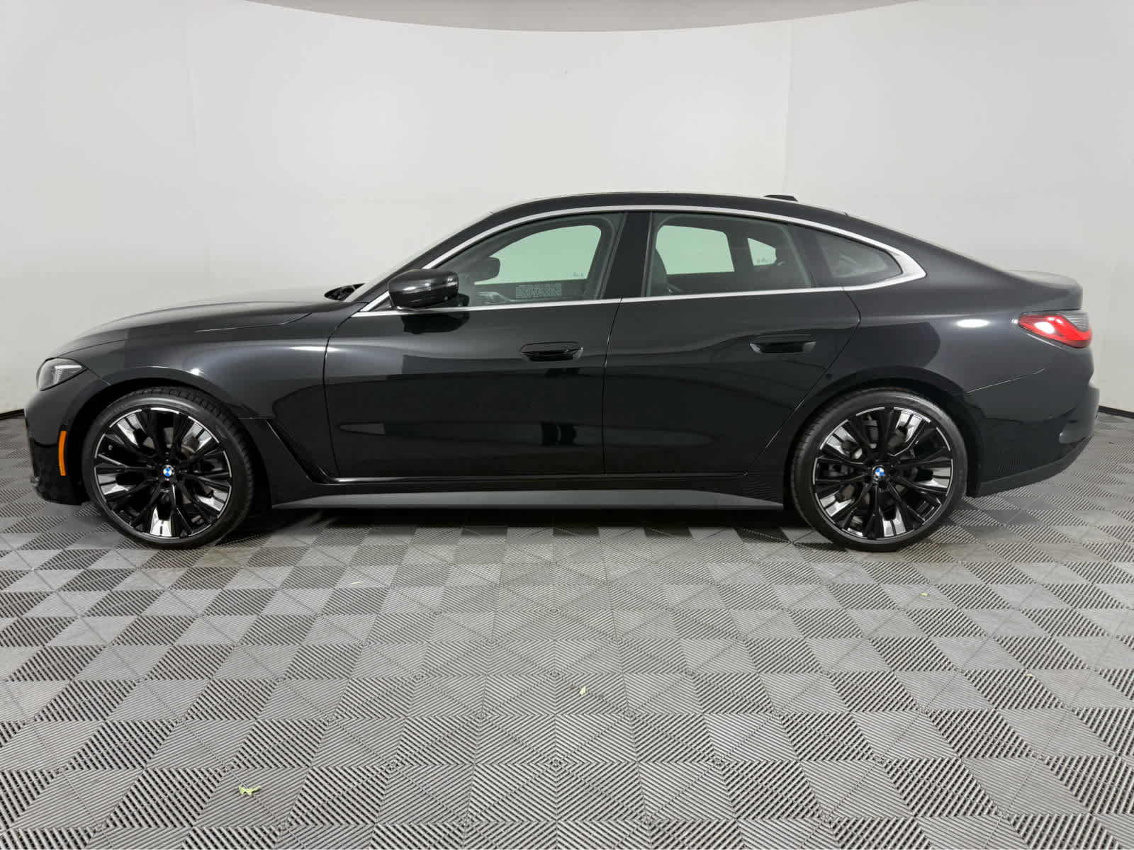 Used 2025 BMW 430i w/ Parking Assistance Package RWD image 6
