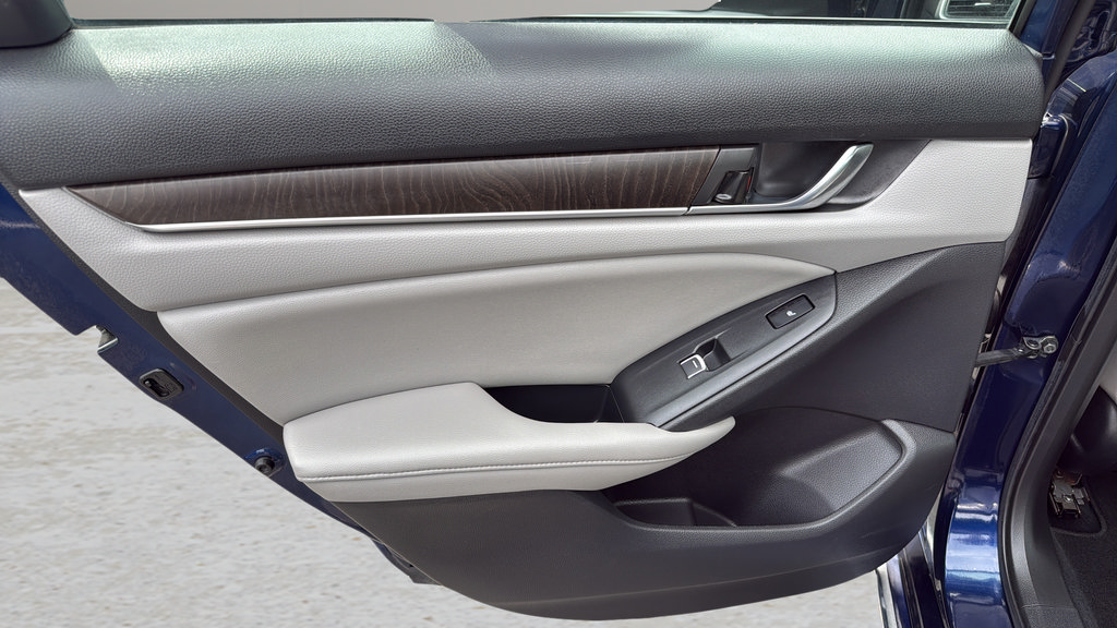 Used 2019 Honda Accord Touring image 14