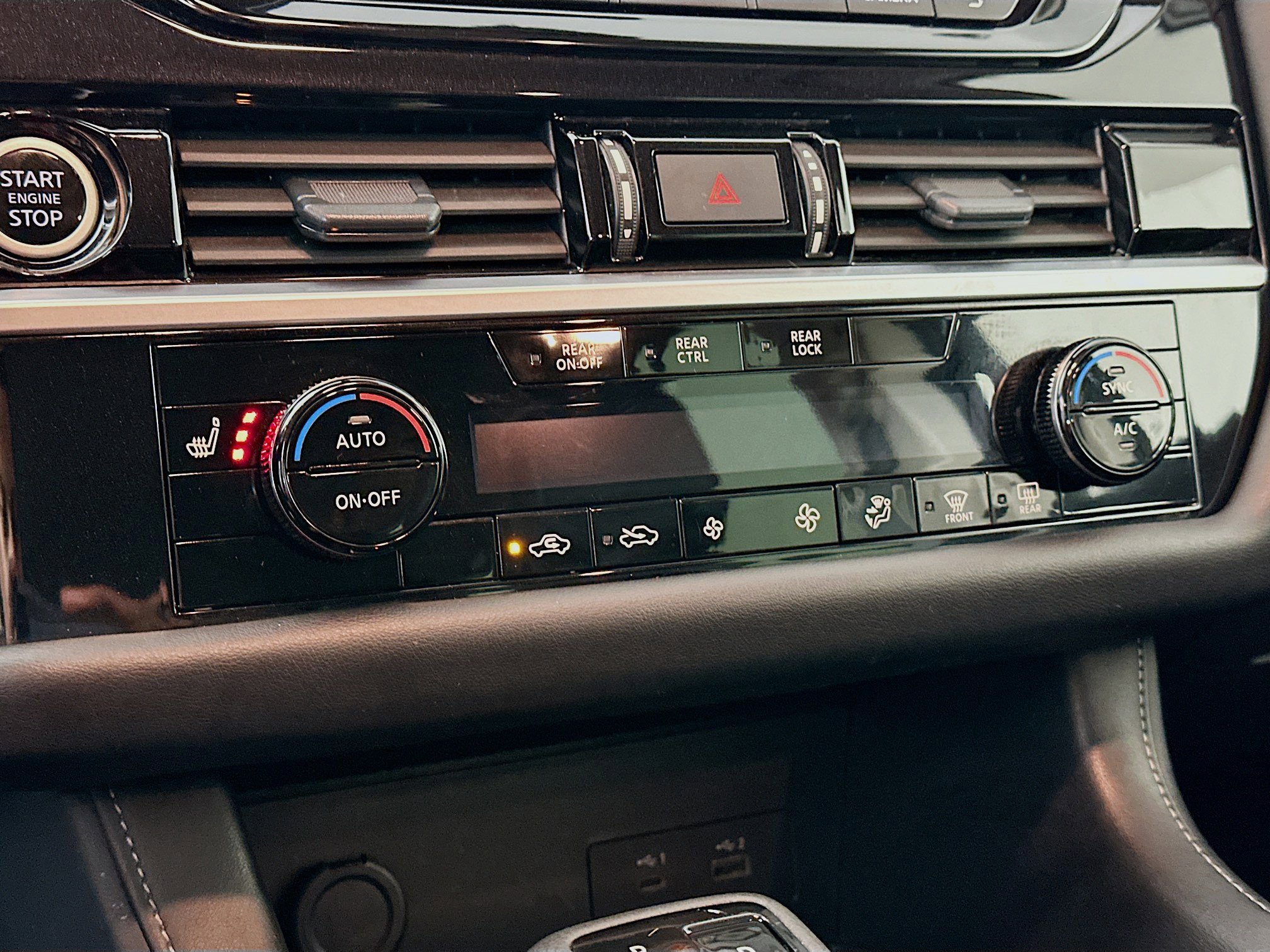 Used 2024 Nissan Pathfinder SV image 23