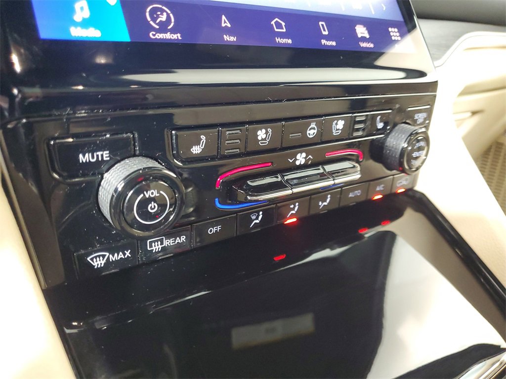 Used 2023 Jeep Grand Cherokee L Limited w/ Luxury Tech Group II image 21