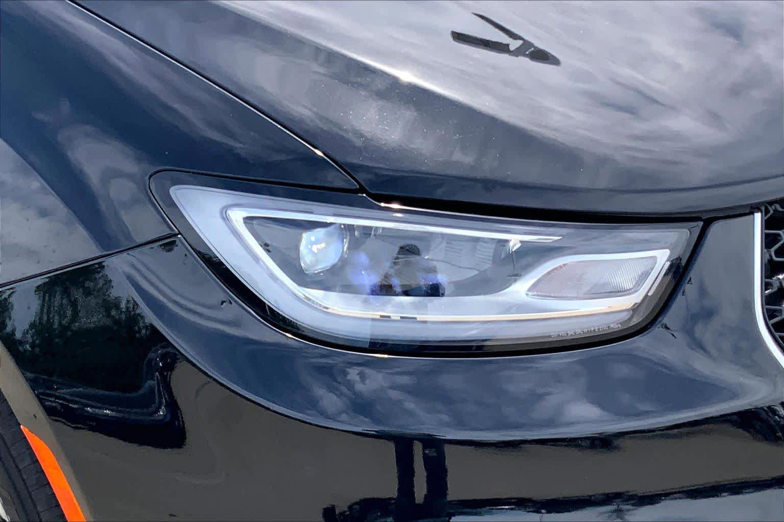 Used 2025 Chrysler Pacifica Select FWD image 26
