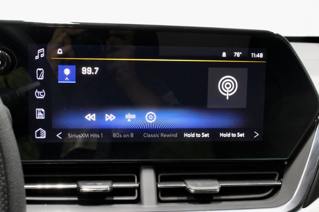 Used 2025 Chevrolet Trax LT FWD image 3
