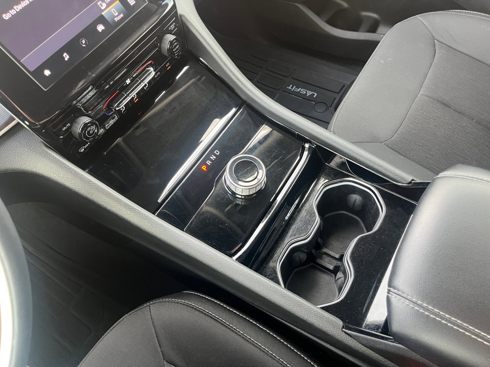 Used 2023 Jeep Grand Cherokee L Laredo image 23