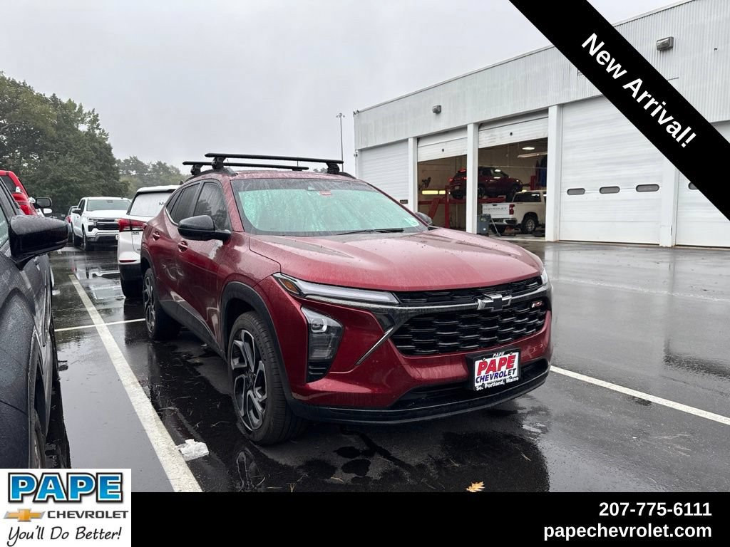 Used 2024 Chevrolet Trax RS w/ Sunroof Package FWD image 1
