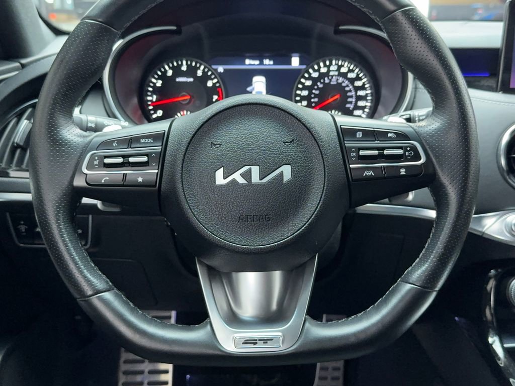 Used 2023 Kia Stinger GT2 image 19