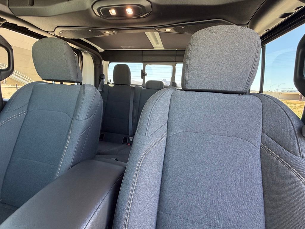 Used 2025 Jeep Gladiator Sport AWD/4WD image 13