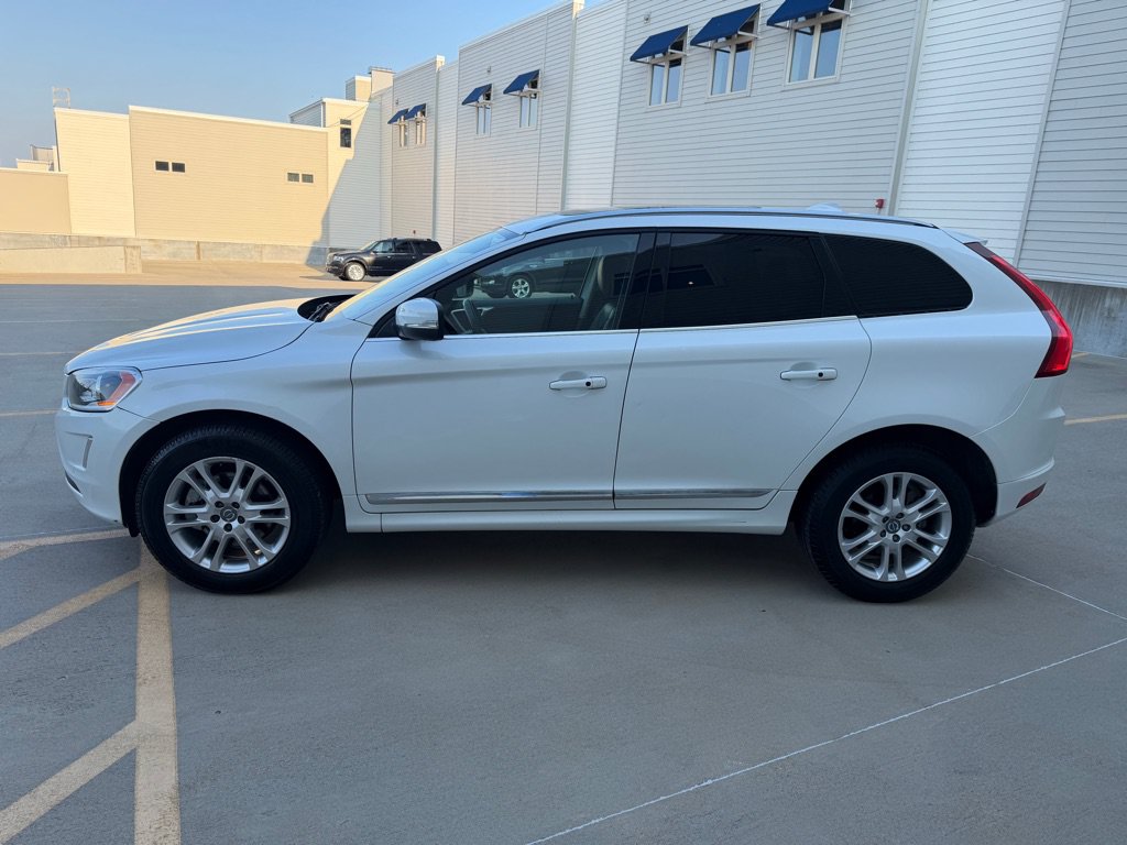 Used 2016 Volvo XC60 T5 Premier w/ Proximity Package FWD image 6