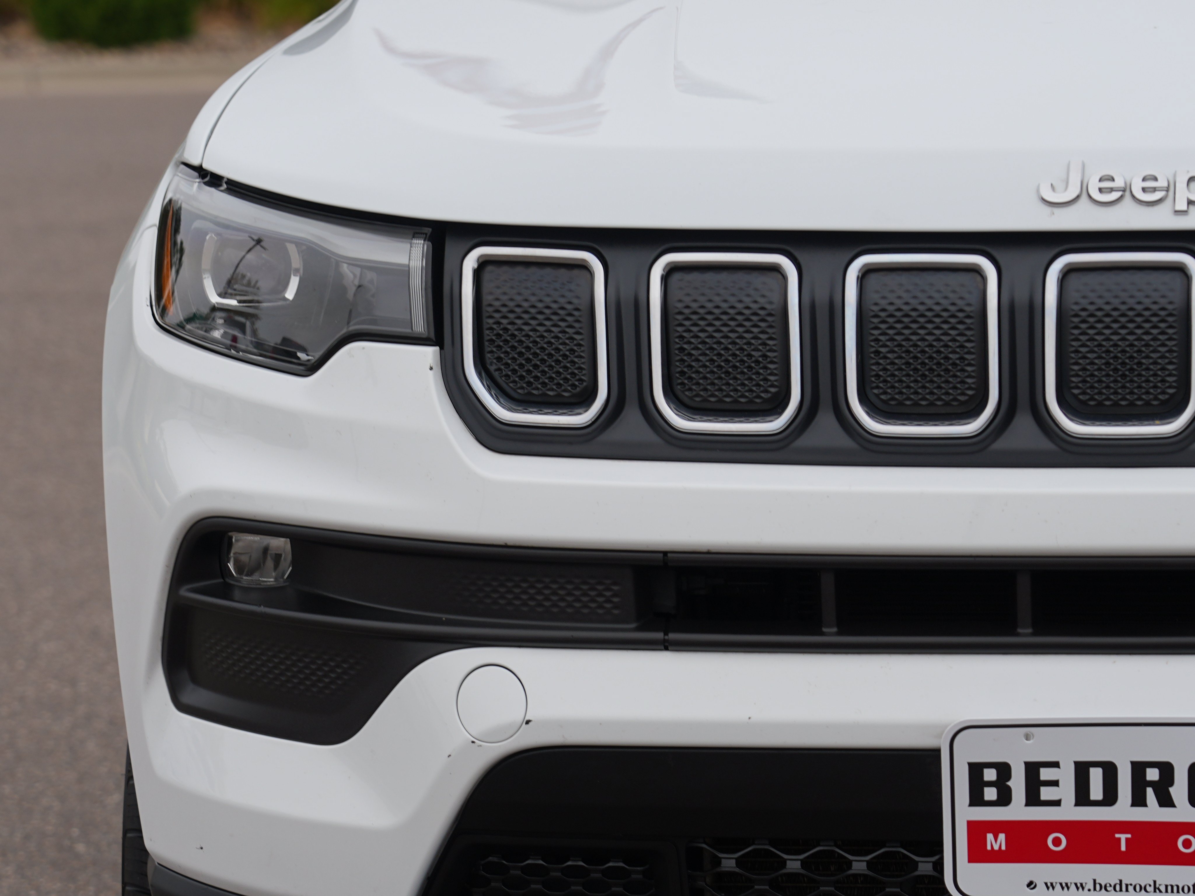 Used 2022 Jeep Compass Latitude w/ Sun and Sound Group AWD/4WD image 9