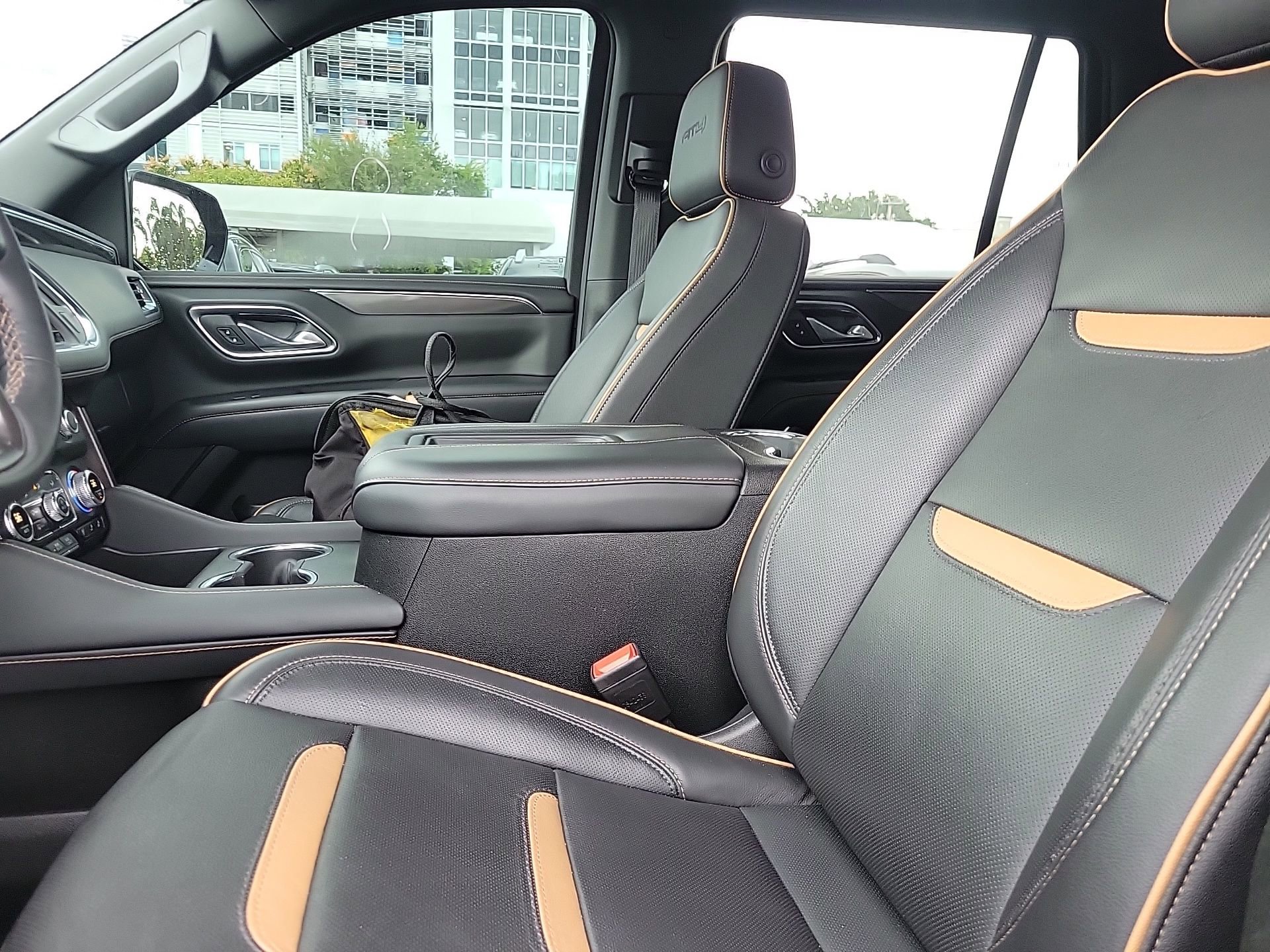 Used 2024 GMC Yukon AT4 w/ AT4 Premium Package image 24