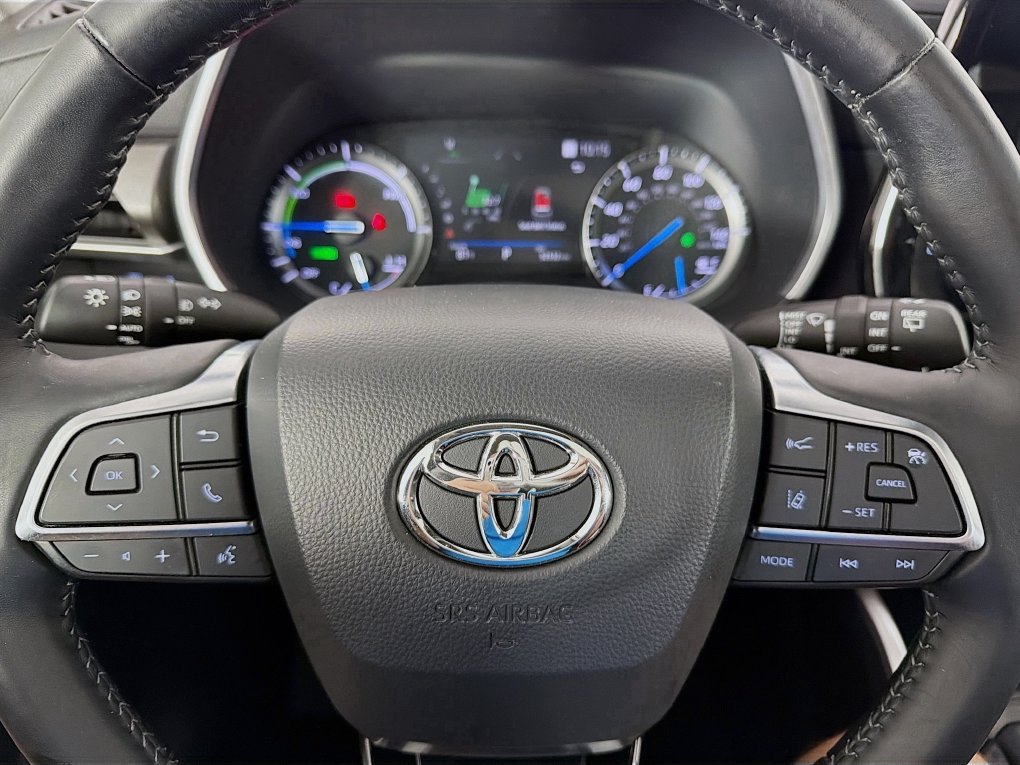 Used 2021 Toyota Highlander XLE AWD/4WD image 11
