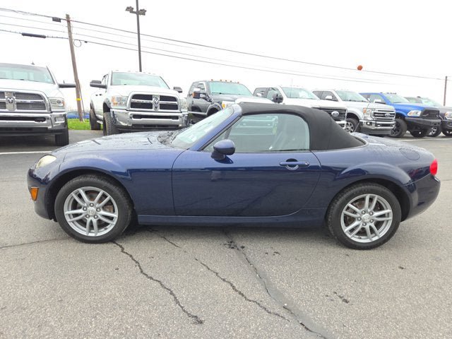 Used 2011 MAZDA MX-5 Miata Sport RWD image 3