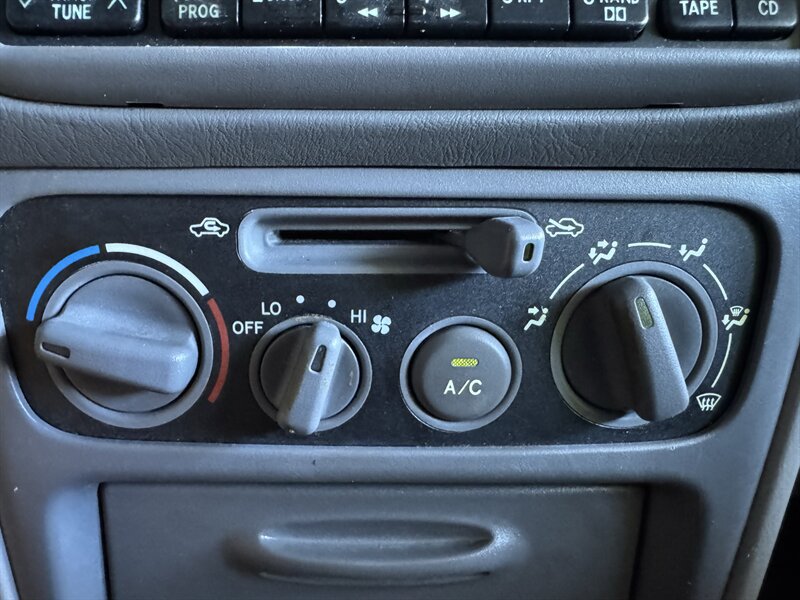 Used 1998 Toyota Corolla LE FWD image 20