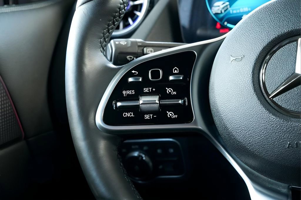 Used 2022 Mercedes-Benz GLA 250 4MATIC image 22