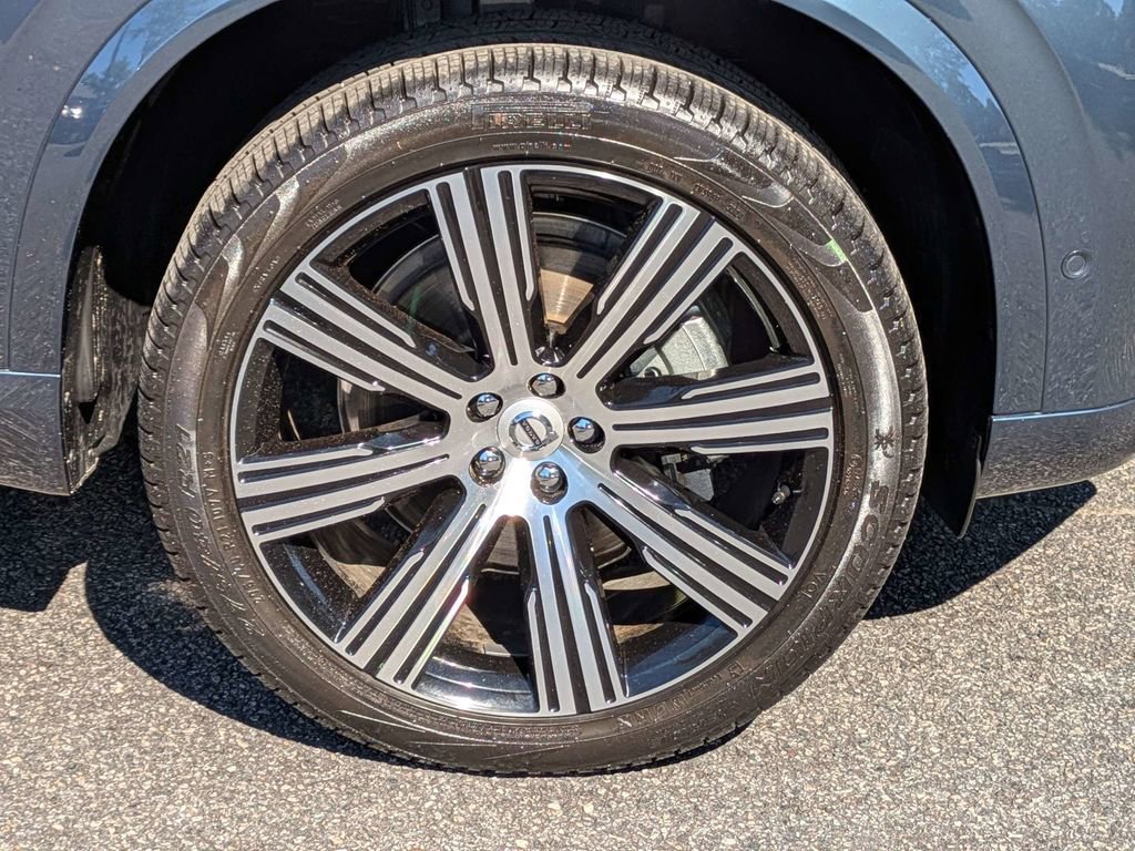 Certified 2025 Volvo XC90 B6 Plus AWD/4WD image 12