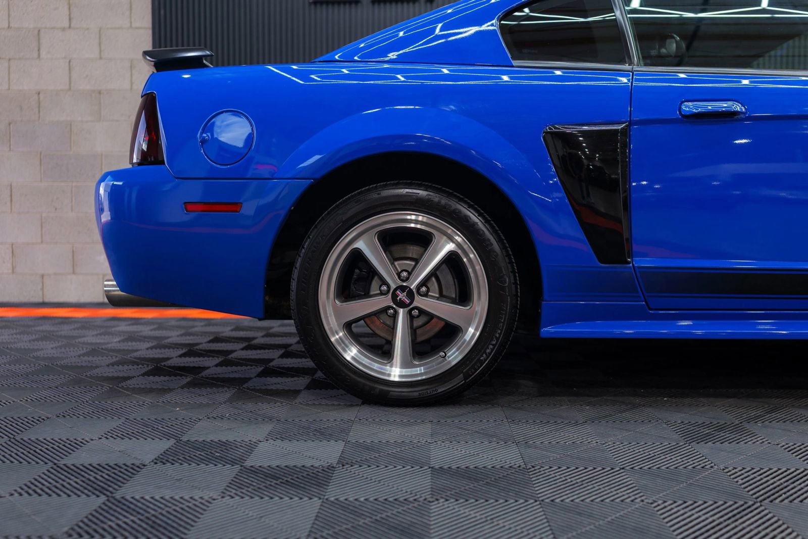 Used 2004 Ford Mustang Mach 1 RWD image 12