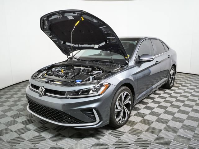 Used 2025 Volkswagen Jetta SEL FWD image 5