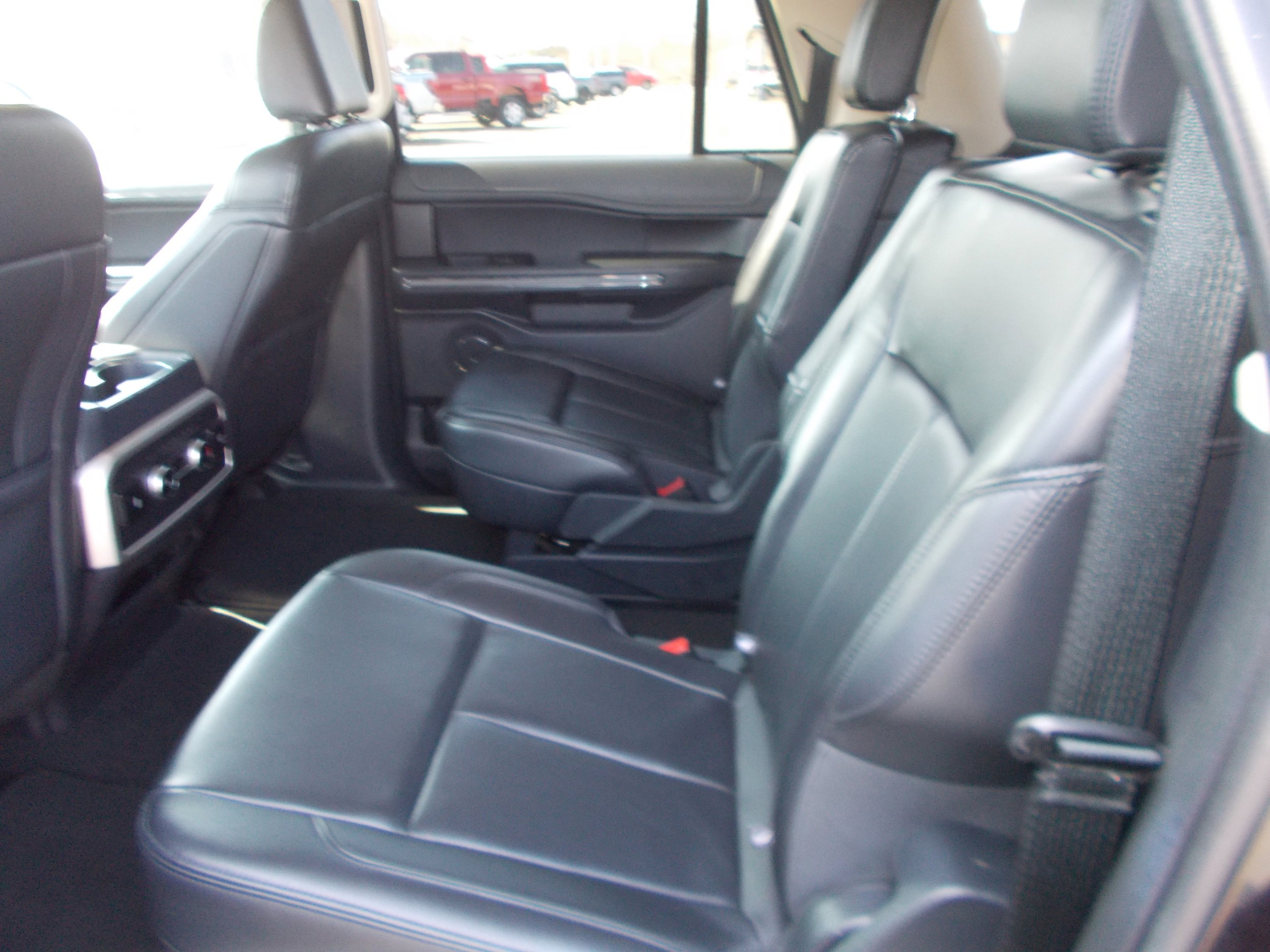 Used 2024 Ford Expedition Max XLT image 5