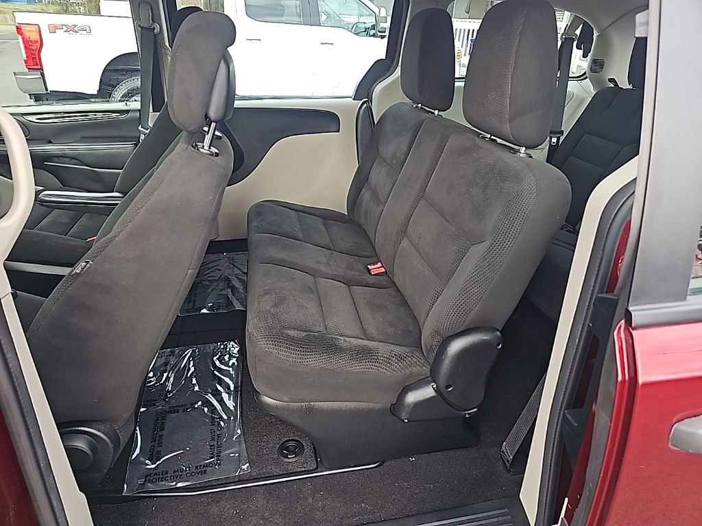 Used 2016 Dodge Grand Caravan American Value Package w/ UConnect Hands-Free Group FWD image 28