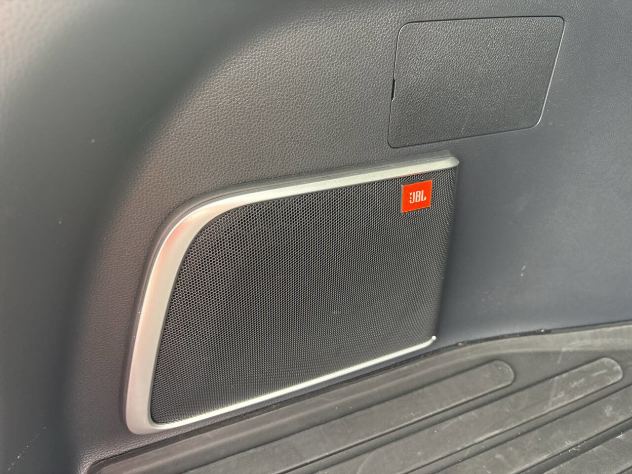 Used 2024 Toyota Venza Limited image 28