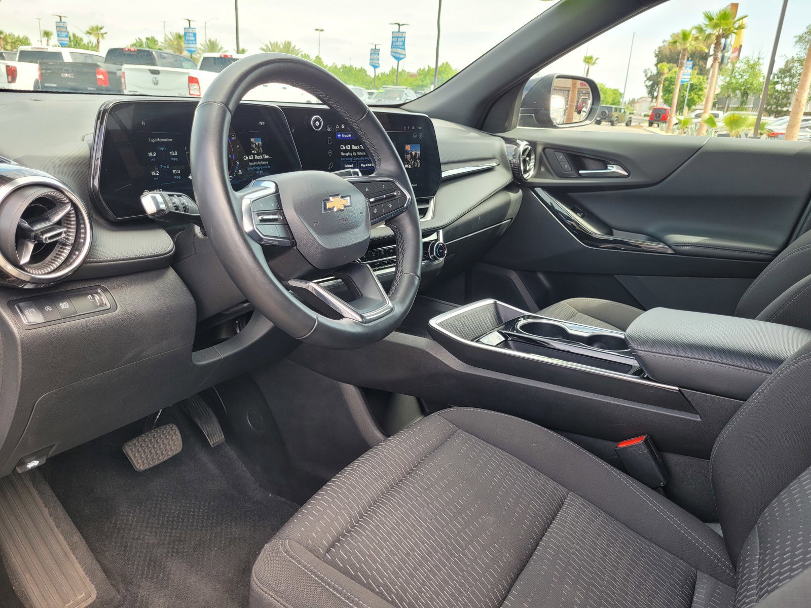 Used 2025 Chevrolet Equinox LT image 9