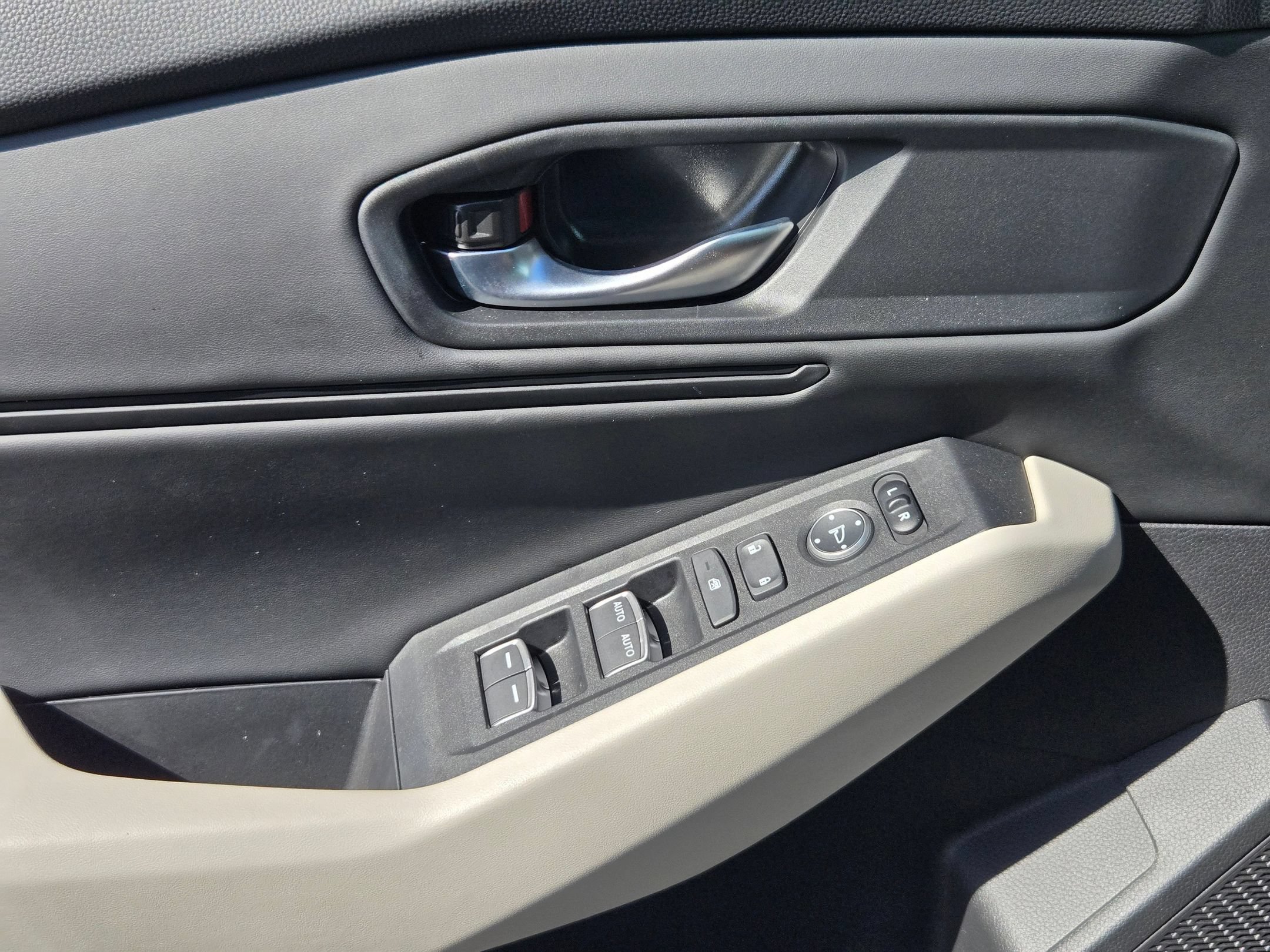Used 2025 Honda Accord SE image 11