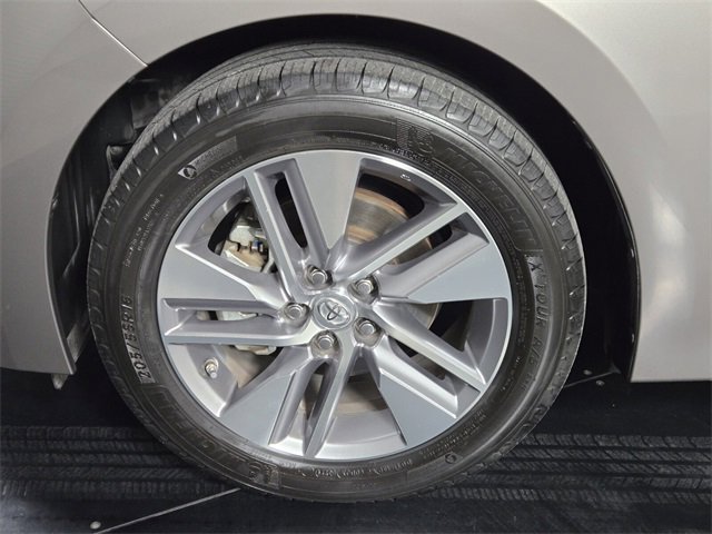 Used 2015 Toyota Corolla LE image 12