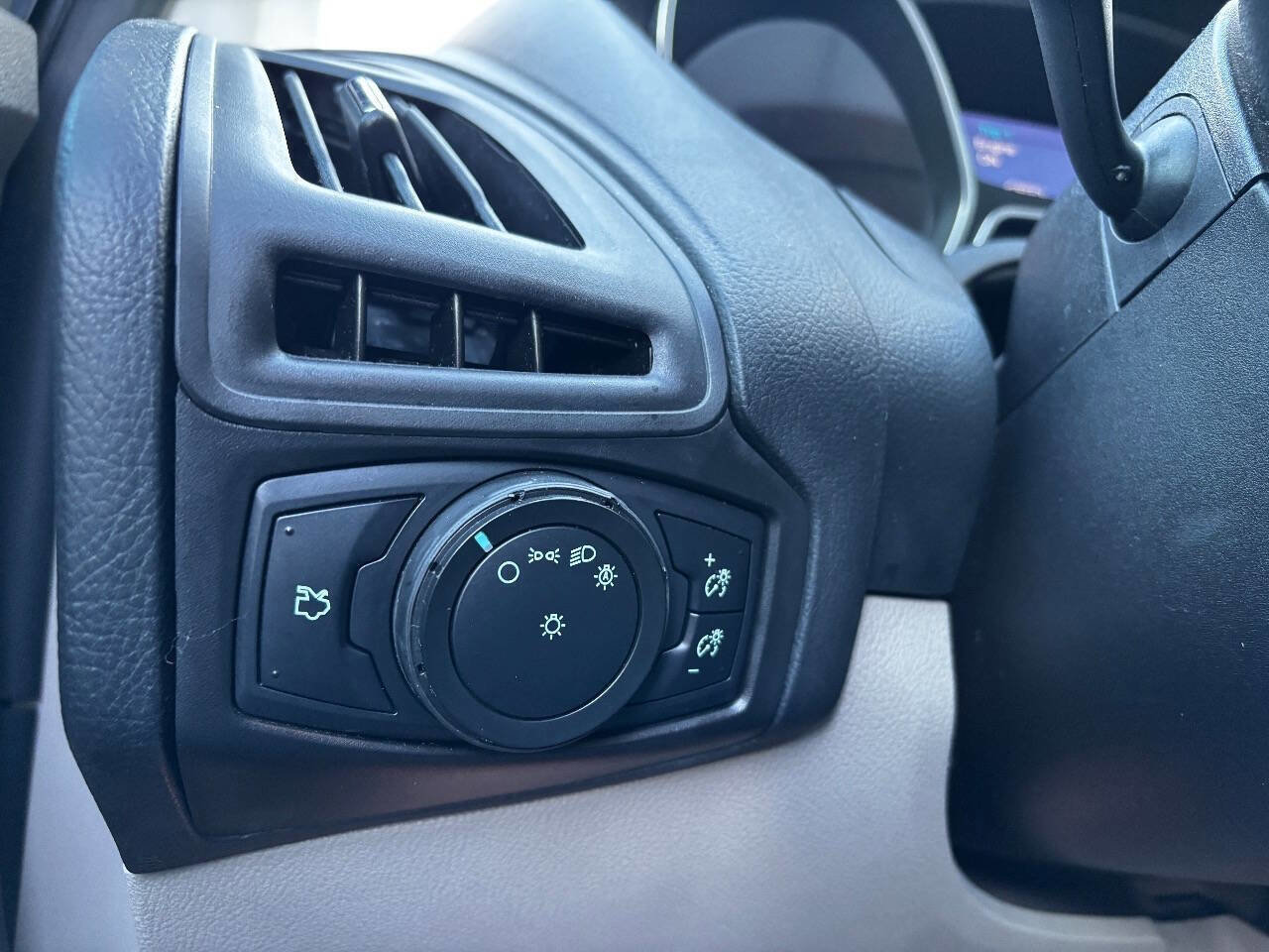 Used 2013 Ford Focus SE image 39