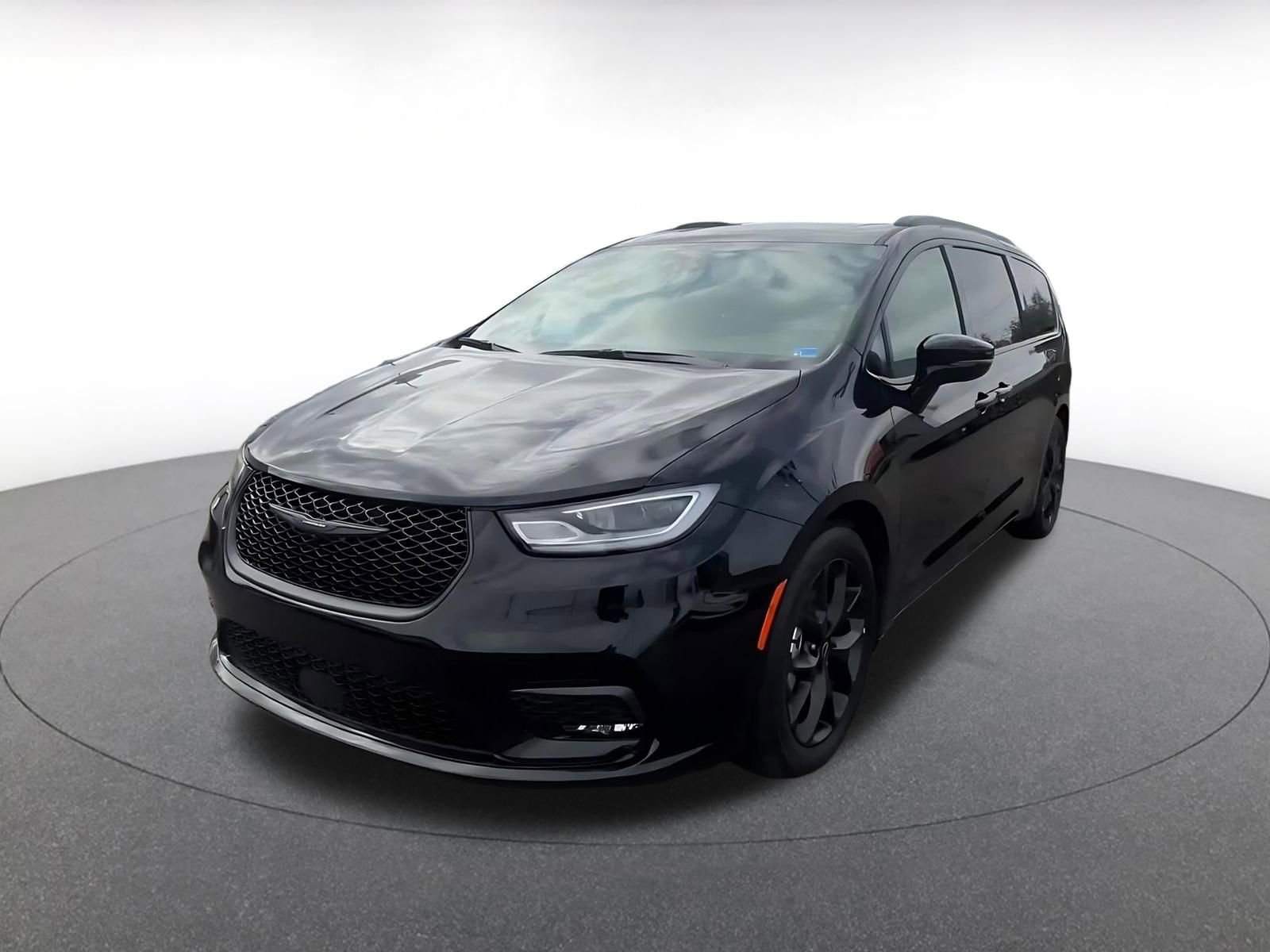 Used 2025 Chrysler Pacifica Limited image 7