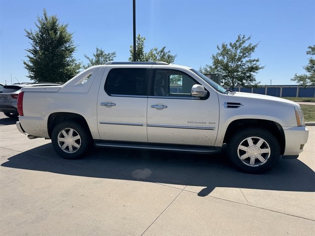 Used 2013 Cadillac Escalade EXT AWD/4WD image 3