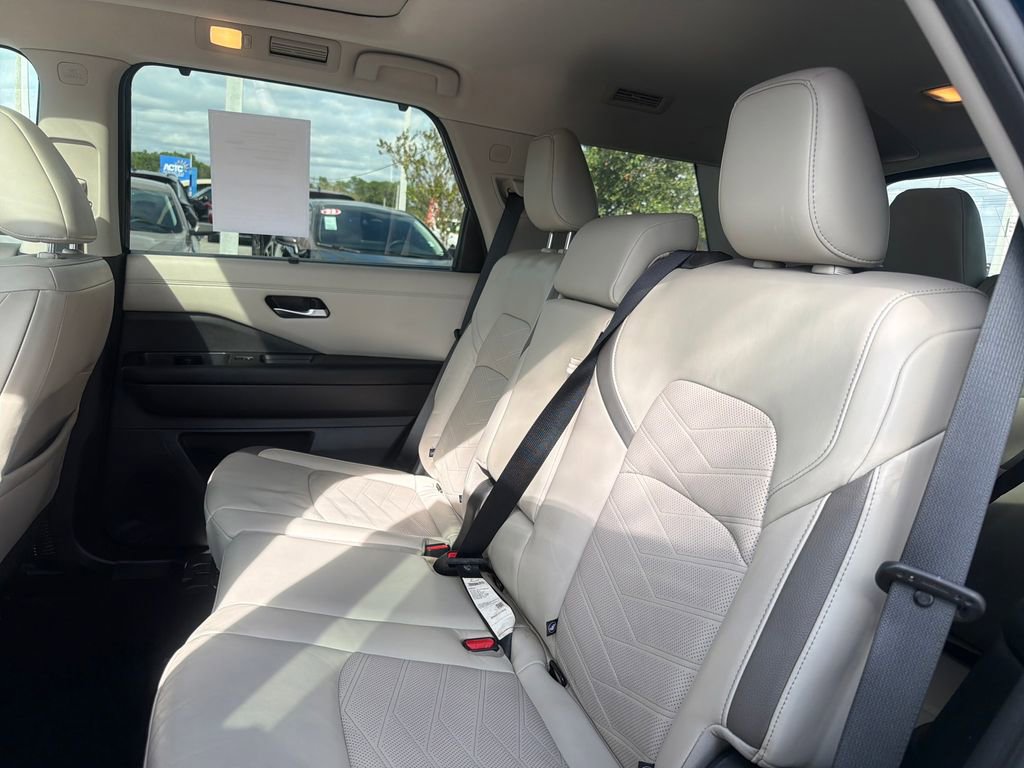 Used 2022 Nissan Pathfinder Platinum w/ Cargo Package image 26