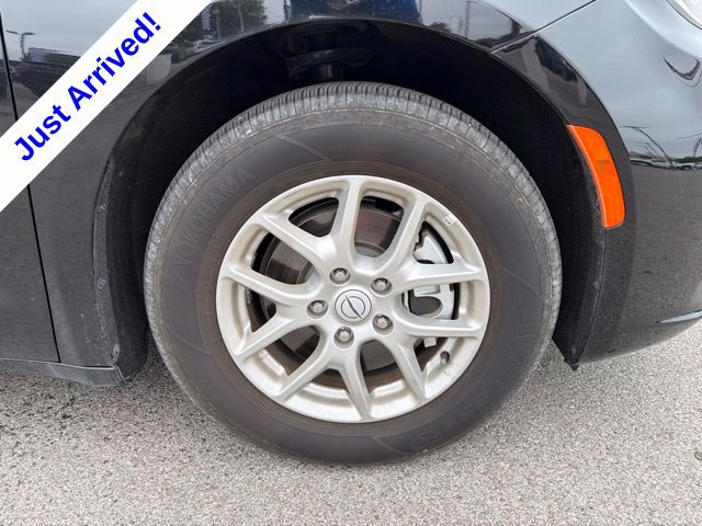 Used 2026 Chrysler Pacifica Select FWD image 14