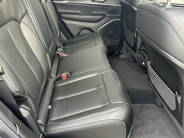 New 2026 Jeep Grand Cherokee Limited w/ Luxury Tech Group II RWD image 16