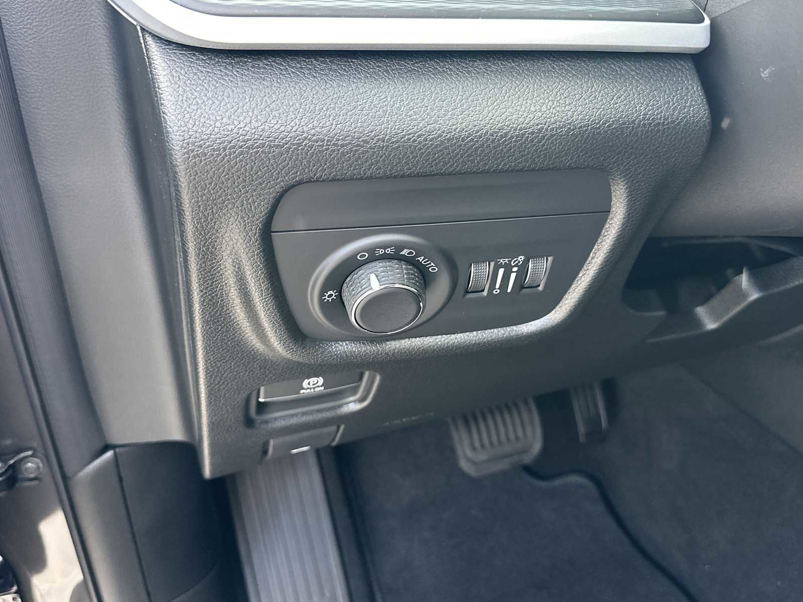 New 2025 Jeep Grand Cherokee L Laredo image 33