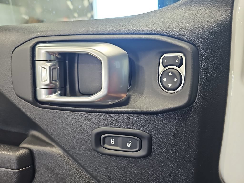 Used 2023 Jeep Gladiator Sport AWD/4WD image 27