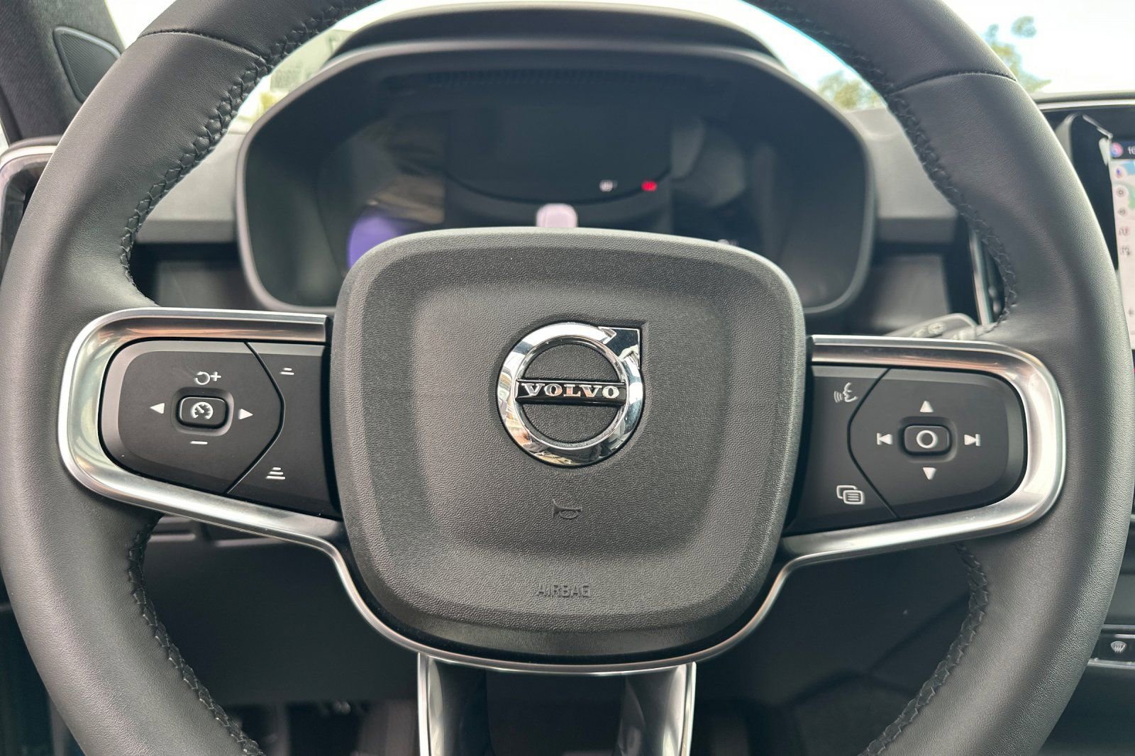 Certified 2023 Volvo XC40 Recharge Ultimate image 26