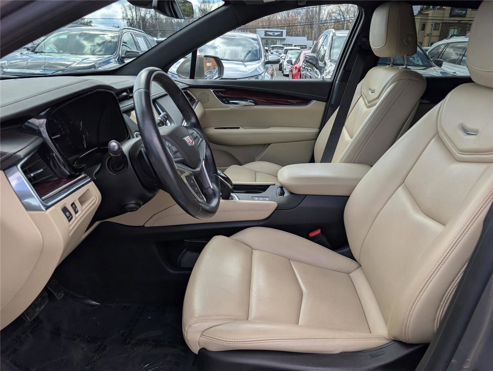 Used 2019 Cadillac XT5 Luxury image 16