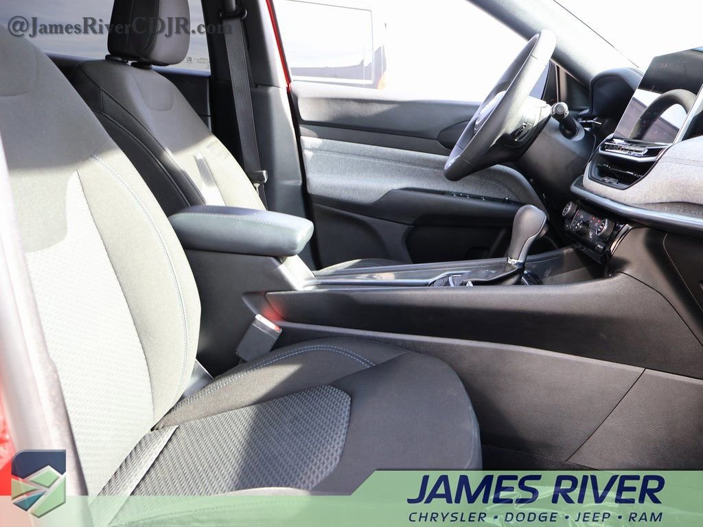 Used 2024 Jeep Compass Sport image 9