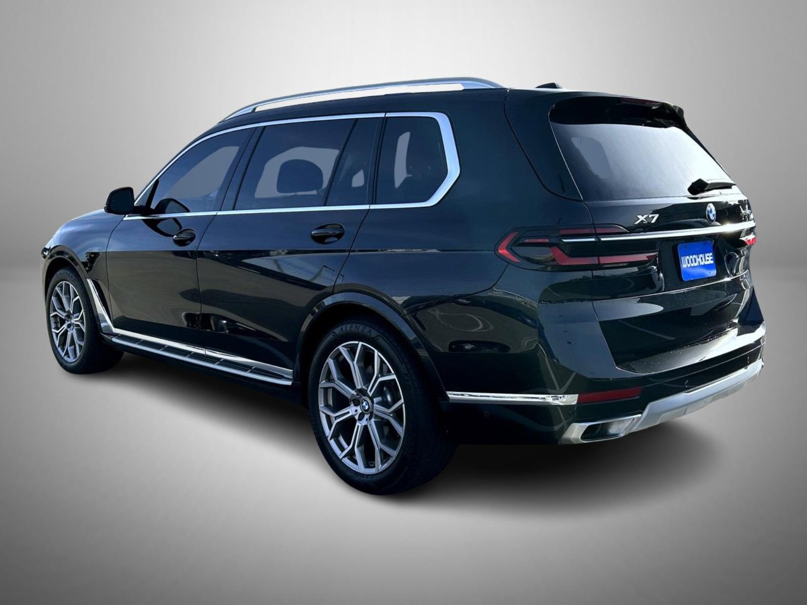 Used 2023 BMW X7 xDrive40i w/ Executive Package image 7