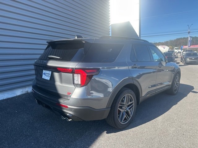 New 2026 Ford Explorer ST image 3