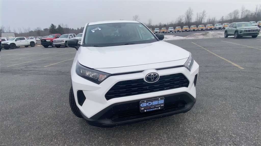 Used 2022 Toyota RAV4 LE image 3
