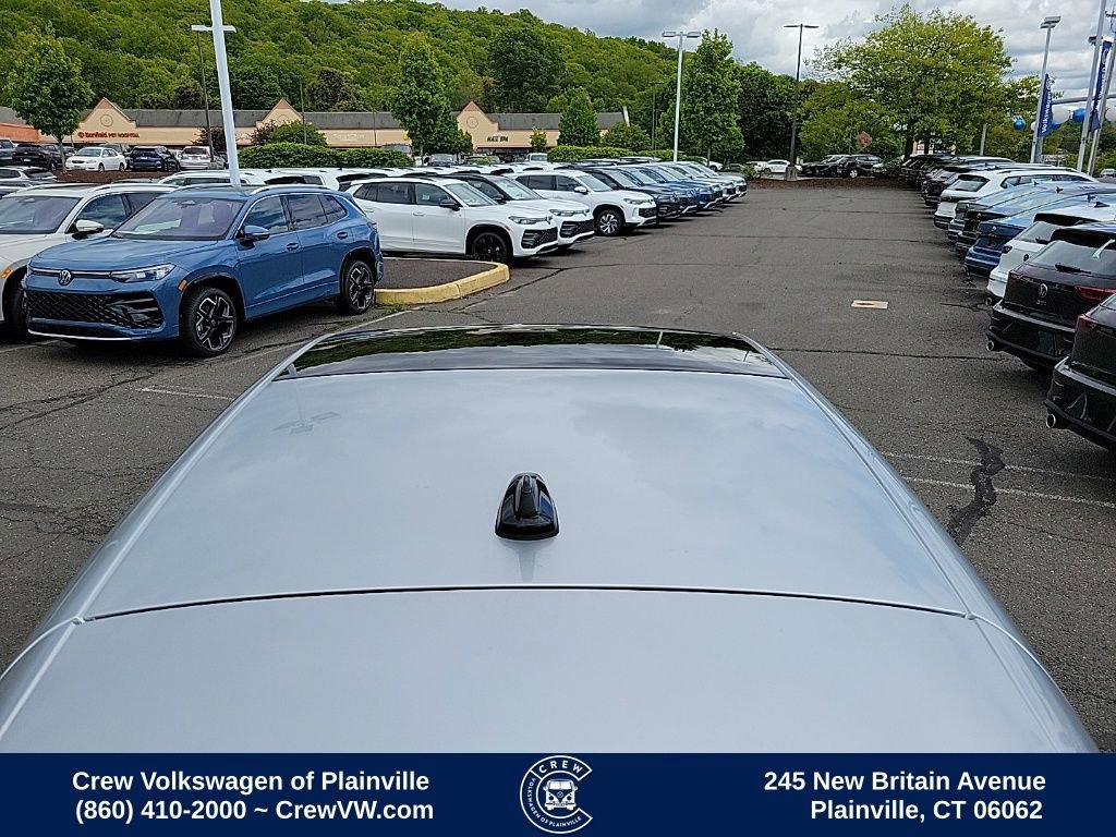 Certified 2022 Volkswagen GTI SE FWD image 28