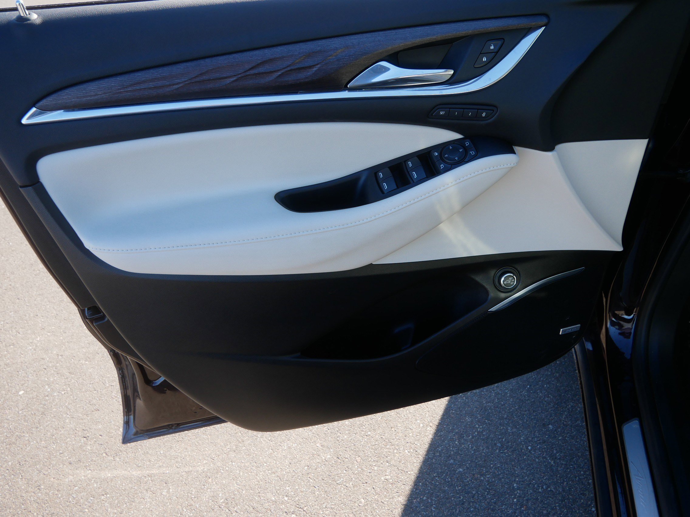 Used 2023 Buick Enclave Avenir w/ Avenir Technology Package image 21