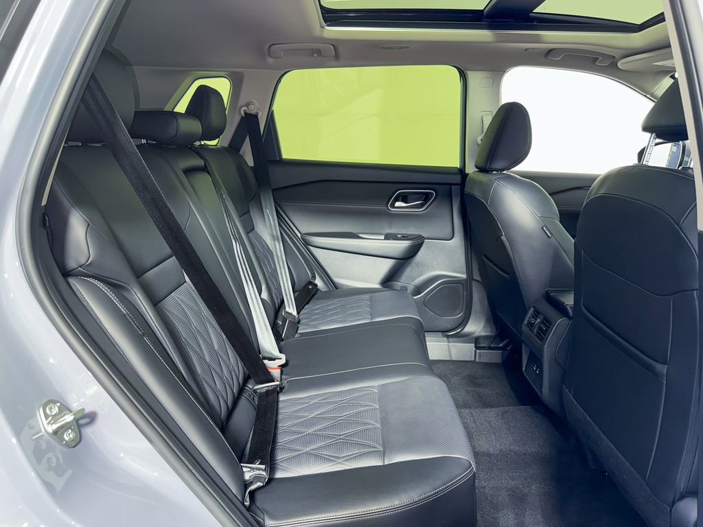 Certified 2024 Nissan Rogue Platinum image 39