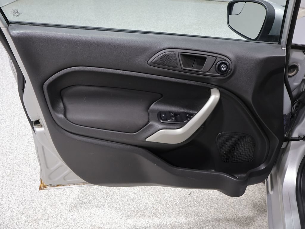 Used 2012 Ford Fiesta SE FWD image 12