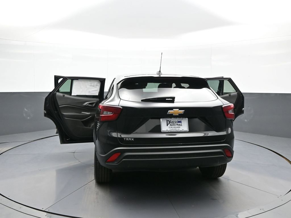 Used 2024 Chevrolet Trax LS w/ Driver Confidence Package image 46