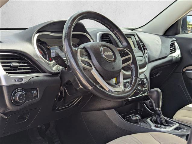 Used 2018 Jeep Cherokee Latitude w/ Cold Weather Group AWD/4WD image 10